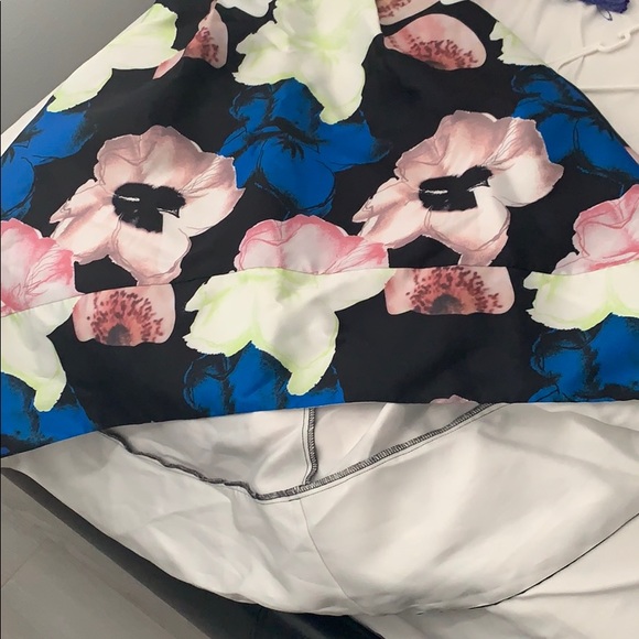 Dress - Picture 6 of 6